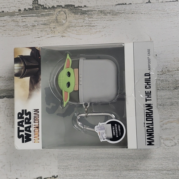HP Disney The Child Star Wars The Madalorian Airpods case fits generation 1 & 2 - Picture 2 of 7